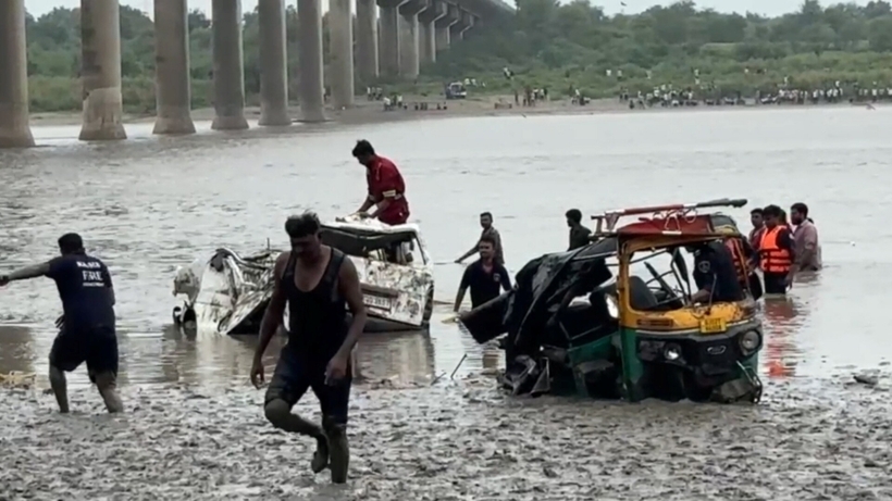 Công tác cứu hộ, tìm kiếm đang được thực hiện. Ảnh: NDTV