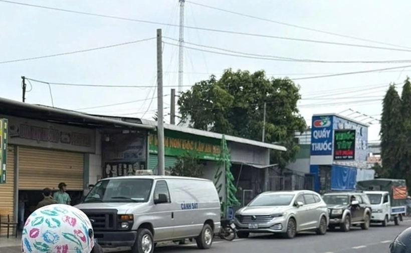 Lực lượng chức năng tiến hành thực nghiệm hiện trường vụ giết người thân bằng chất độc xyanua ở Đồng Nai. (Ảnh: Lao động)