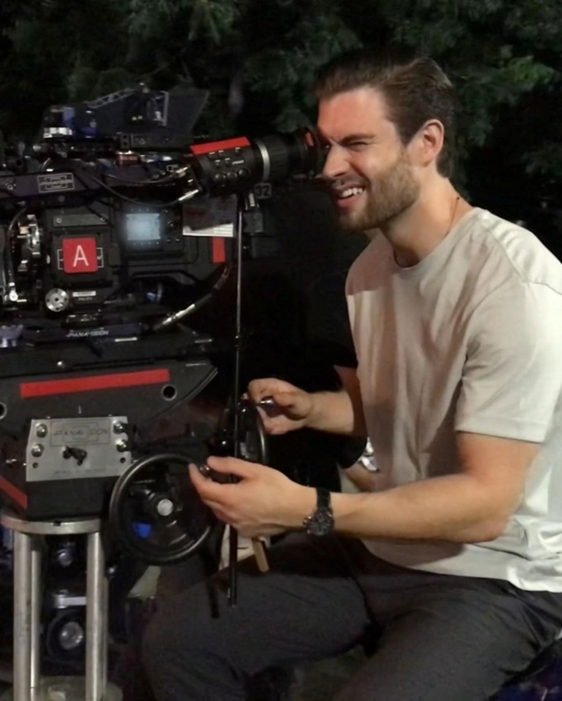 David cũng thích công việc đạo diễn và các công việc ở hậu trường.