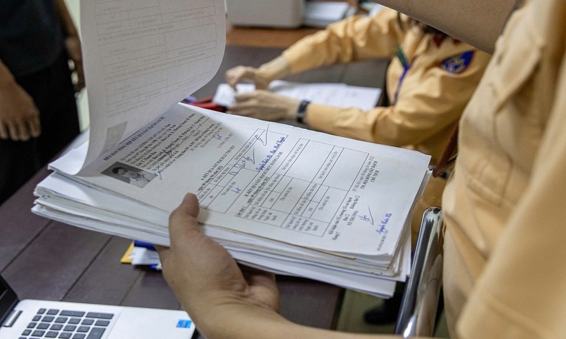 Hà Nội: Người có GPLX ô tô quá hạn dự sát hạch cấp lại - 1
