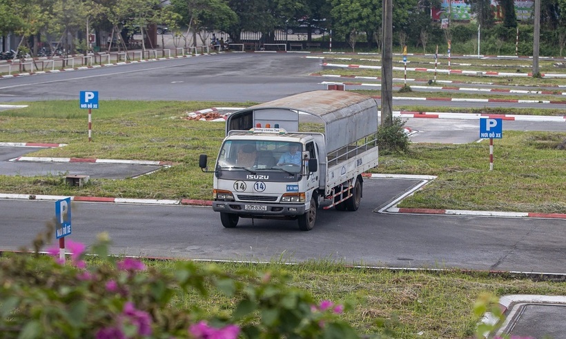 Hà Nội: Người có GPLX ô tô quá hạn dự sát hạch cấp lại - 3
