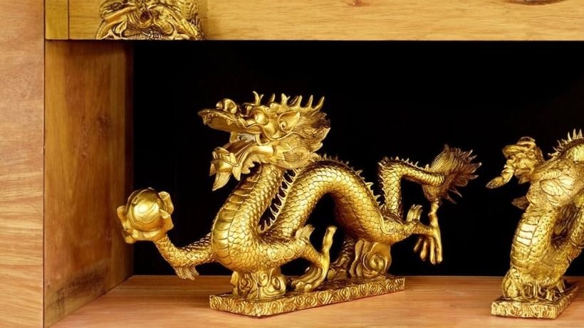 Rồng được coi là linh vật tối cao, tượng trưng cho sức mạnh, quyền uy và sự cao quý.