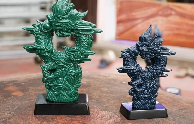 Tượng rồng nên được lựa chọn với dáng vẻ hiền hòa, mềm mại nhưng vẫn giữ nét uy nghi.