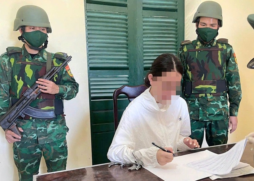 "Hot girl" sang chảnh, sở hữu tiệm spa nổi tiếng bị bắt khi lái Mercedes đi buôn "hàng trắng". Ảnh: Dân Việt