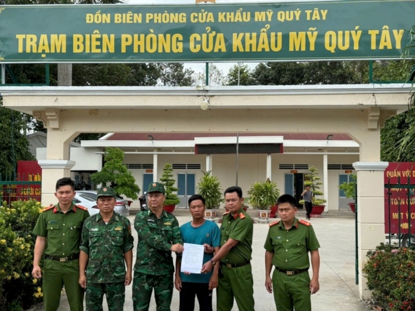 Đối tượng Nguyễn Văn Tài bị bắt khi đang lẩn trốn ở Campuchia. Ảnh: Công An Nhân Dân