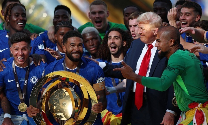 Chiếc cúp mà Chelsea nhận được chỉ là bản sao, trong khi bản gốc được Tổng thống Mỹ Donald Trump cất giữ.