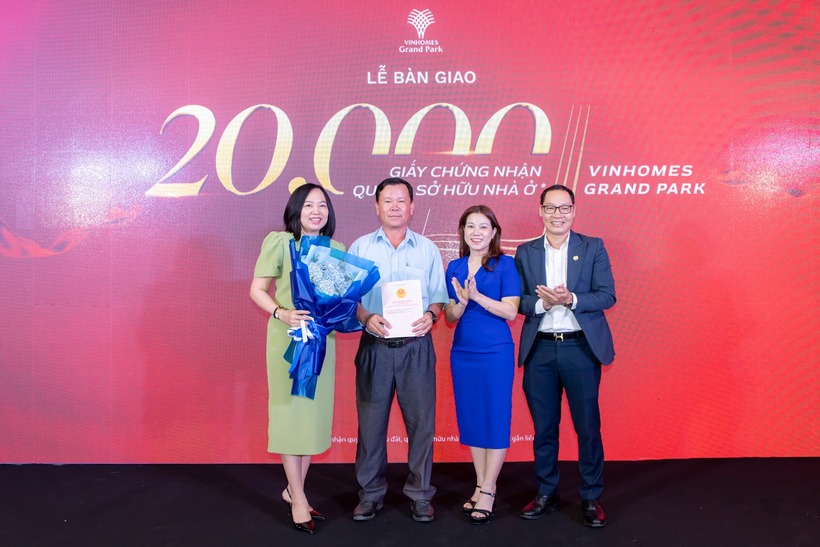 Riêng trong năm 2025, Vinhomes Grand Park dự kiến trao 9.000 sổ đỏ cho cư dân