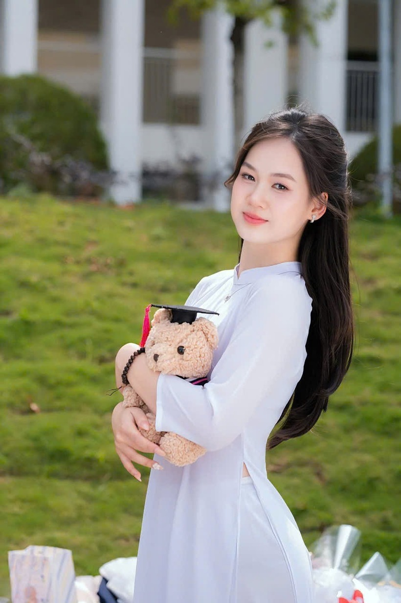 Hiền Mai có thành tích học tập xuất sắc.