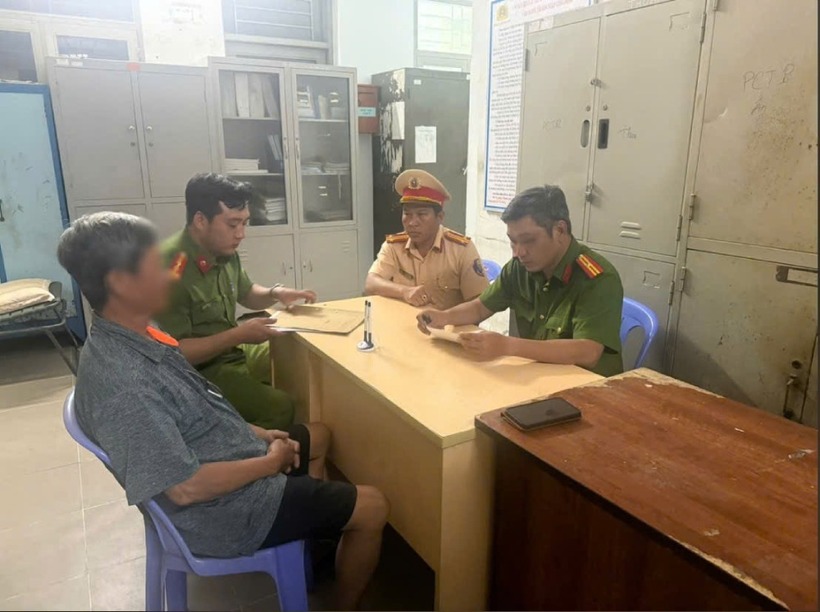 Ông T.Q.T tại cơ quan công an. Ảnh: Vietnamnet.