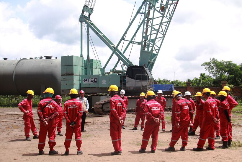 Nhà thầu PTSC họp an toàn trước giờ thi công