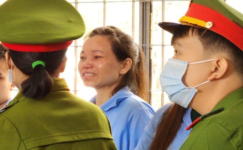 Bị cáo Mình bật khóc trong phiên xét xử. (Ảnh: Công an nhân dân)