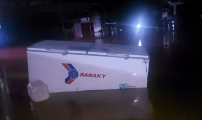 Tài sản của người dân bị lũ cuốn trôi. Ảnh: Người lao động.