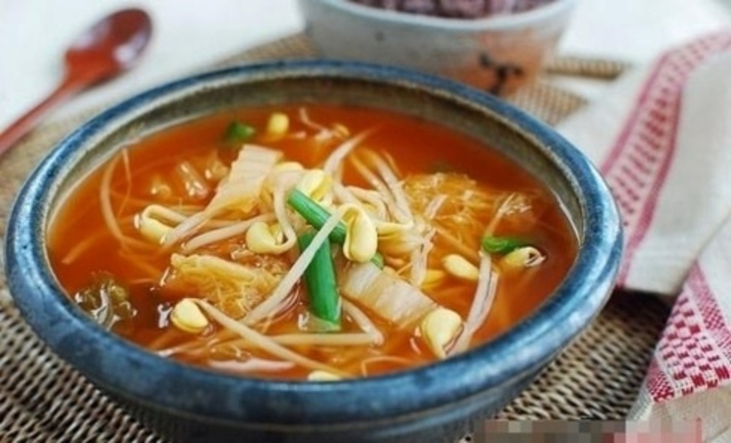 Trong giá đỗ có hoạt chất khử gốc tự do, giúp giải độc rượu bia cực kì hiệu quả. Ảnh minh họa.