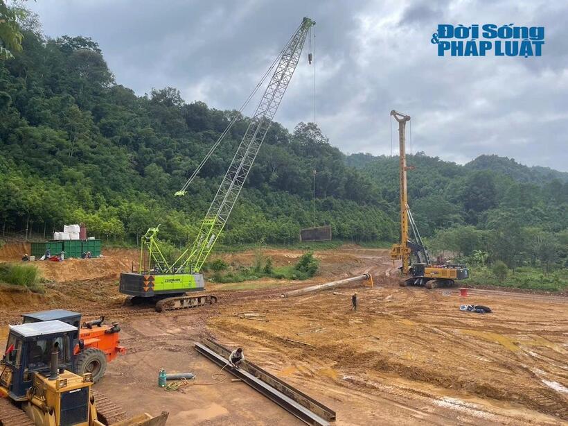 Liên danh nhà thầu thi công đang tiến hành huy động tổng số 15 mũi thi công trong đó có 9 mũi thi công đường và 6 mũi thi công cầu với 65 đầu máy, thiết bị