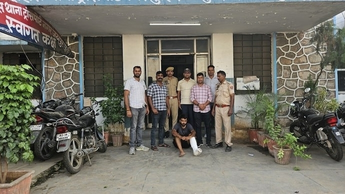 Cảnh sát đã bắt giữ Tarun Pareek vì tội cướp giật tài sản. Ảnh: India Today