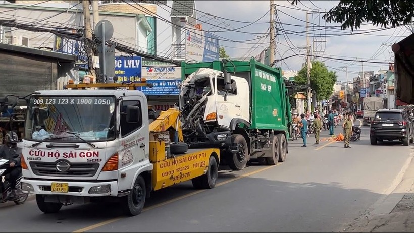 Chiếc xe rác từng liên quan đến một vụ tai nạn khác. Ảnh: Lao động