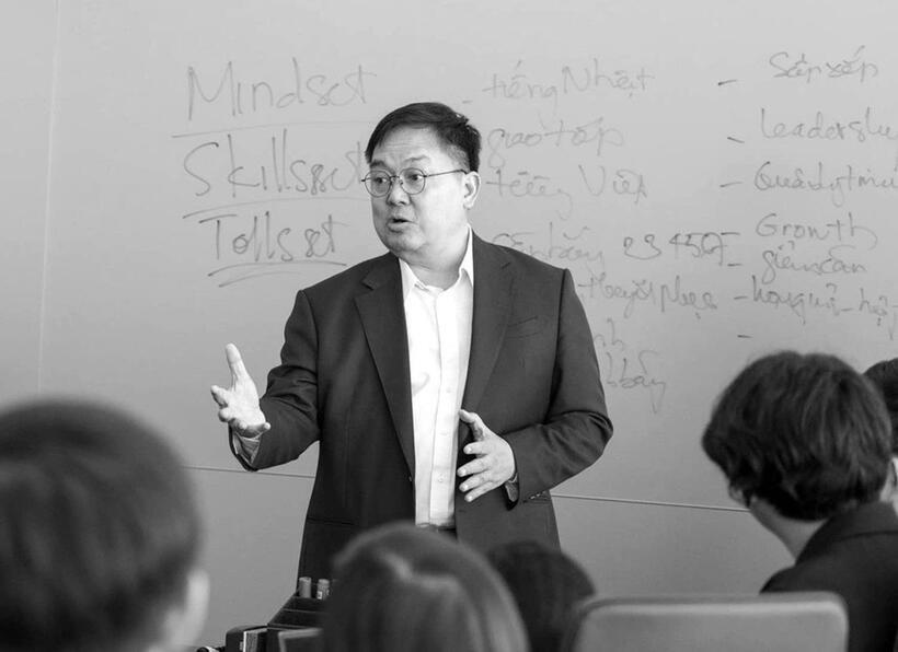 Đại học FPT thông báo dừng các hoạt động giải trí để tưởng niệm và tri ân ông Hoàng Nam Tiến. Ảnh: ZNews