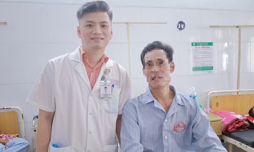 Sau gần 2 tuần điều trị tích cực, bệnh nhân đã tỉnh táo, ăn uống tốt, sức khỏe phục hồi và được xuất viện. Ảnh: Nhân Dân