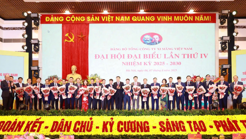 Ban Chấp hành Đảng bộ VICEM nhiệm kỳ 2025 - 2030 ra mắt đại hội.