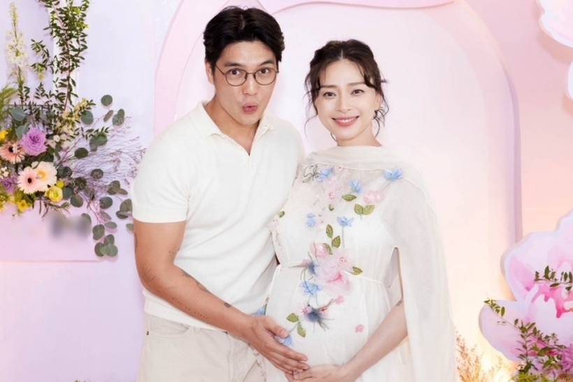 Ngô Thanh Vân và Huy Trần trong tiệc "baby shower" ở TP.HCM cuối tháng 6. Ảnh: VnExpress