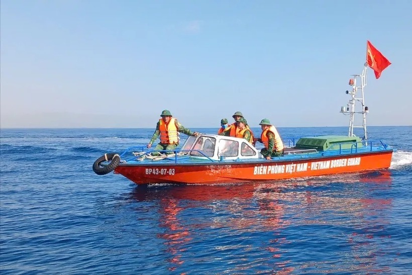 Đồn Biên phòng Tam Thanh phối hợp với các lực lượng tìm kiếm nạn nhân mất tích. Ảnh: Pháp Luật TP.HCM