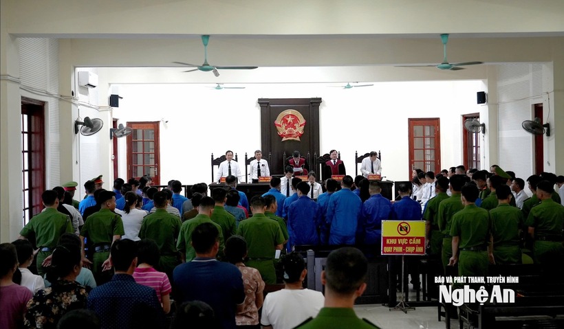 Toàn cảnh phiên tòa. Ảnh: Báo và phát thanh, truyền hình Nghệ An