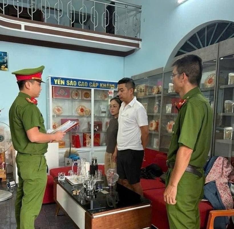 Đối tượng Trần Quang Trà và Trịnh Thị Khánh Linh bị lực lượng chức năng bắt giữ. Ảnh: Sức khỏe & Đời sống