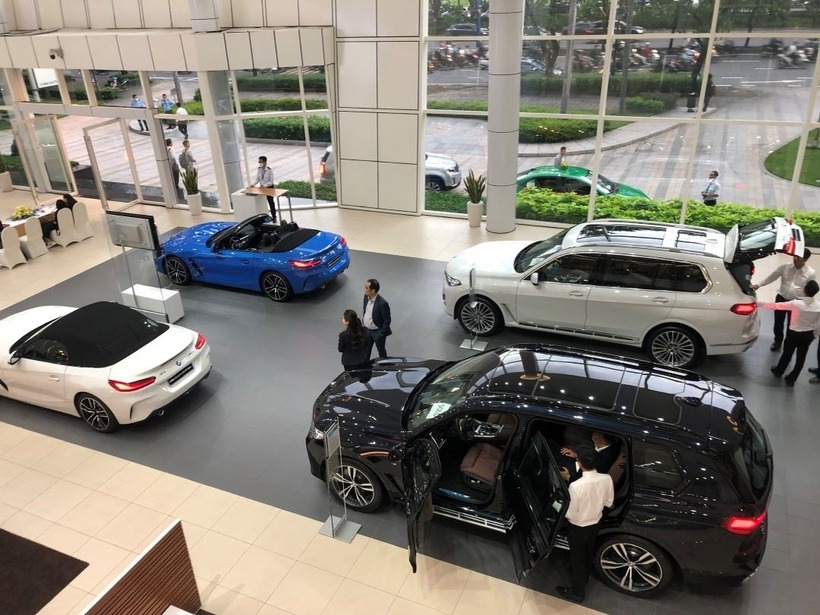 Bộ Công Thương đề xuất siết chặt quản lý nhập khẩu ô tô biếu, tặng. Ảnh: Saigon Times