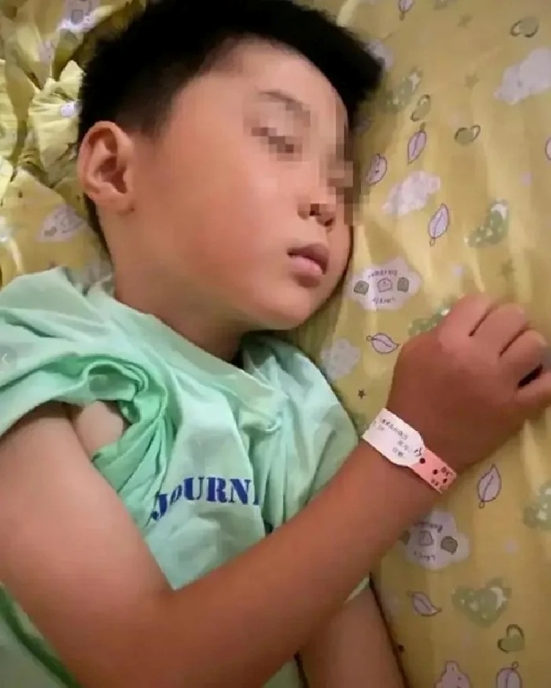 Một bé trai 6 tuổi qua đời sau hơn một tháng chiến đấu với căn bệnh hiếm do nhiễm Balamuthia mandrillaris - loại “amip ăn não”. Ảnh: Saostar.