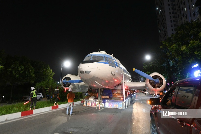 Chiếc máy bay hiện vật này được vận chuyển từ Bảo tàng Hàng không tại số 196, đường Nguyễn Sơn (Long Biên, Hà Nội) về Trung tâm Hội chợ Triển lãm Quốc gia (Đông Anh, Hà Nội) bằng xe siêu trường, siêu trọng.