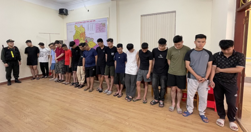 Nhóm đối tượng bị bắt giữ. (Ảnh: Công an Lạng Sơn)