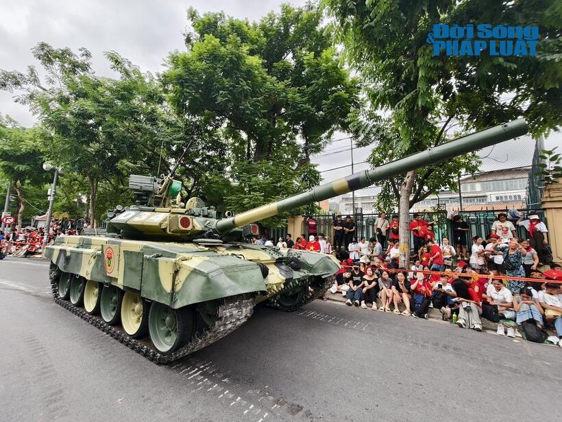 Ngắm đoàn xe tăng, pháo binh hào hùng tiến về quảng trường Ba Đình tổng hợp luyện diễu binh - 7