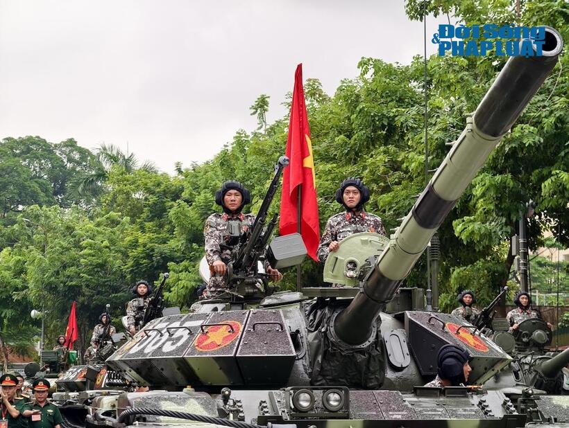 Ngắm đoàn xe tăng, pháo binh hào hùng tiến về quảng trường Ba Đình tổng hợp luyện diễu binh - 2