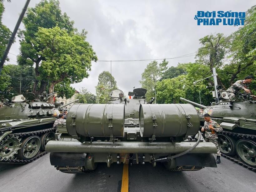 Ngắm đoàn xe tăng, pháo binh hào hùng tiến về quảng trường Ba Đình tổng hợp luyện diễu binh - 4