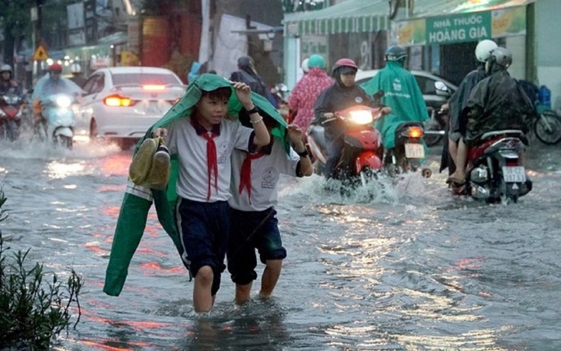 Trước những diễn biến phức tạp của bão Kajiki (bão số 5), nhiều tỉnh thành đồng loạt ra thông báo cho học sinh các cấp nghỉ học, tạm hoãn lịch tựu trường. Ảnh minh họa