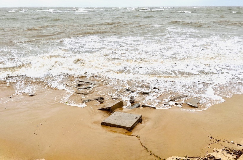 Bão số 6 suy yếu thành áp thấp nhiệt đới