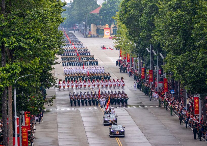 Theo nhiều người dân, dàn xe điện Việt nhận nhiệm vụ dẫn đoàn trong sự kiện trọng đại này là minh chứng cho sự phát triển vượt bậc của ngành công nghiệp ô tô.