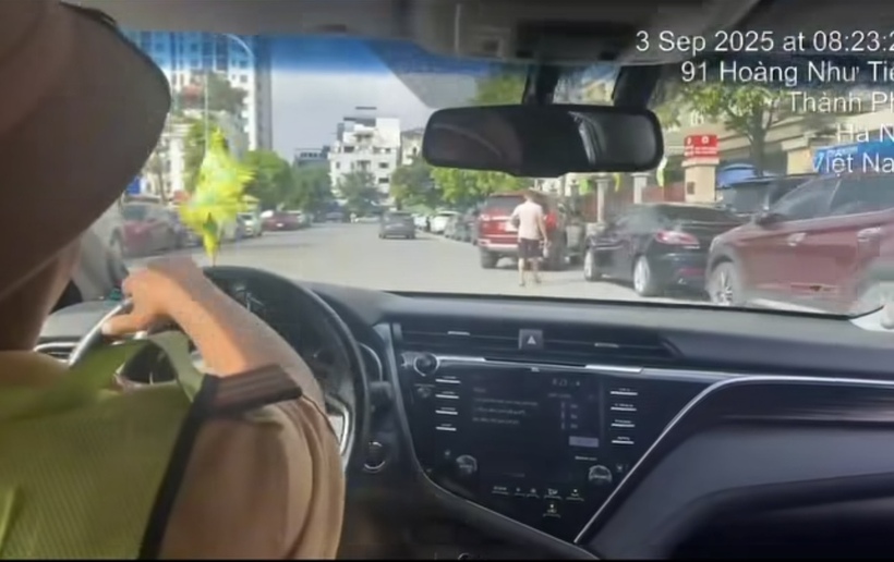 Tổ CSGT hỗ trợ trường hợp người phụ nữ có dấu hiệu chuyển dạ đến bệnh viện để cấp cứu kịp thời, bảo đảm an toàn cho mẹ và bé