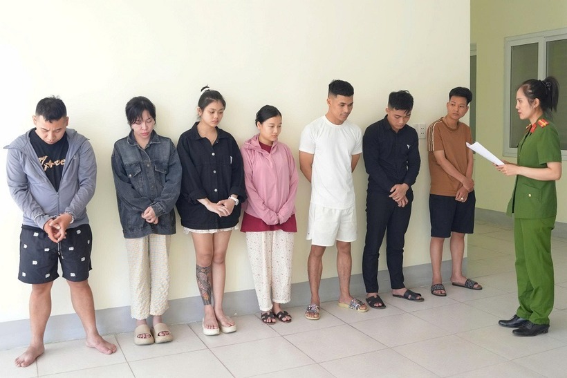 7 đối tượng "làm điều mờ ám" trong phòng trọ ở Nghệ An. Ảnh: Công an tỉnh Nghệ An.