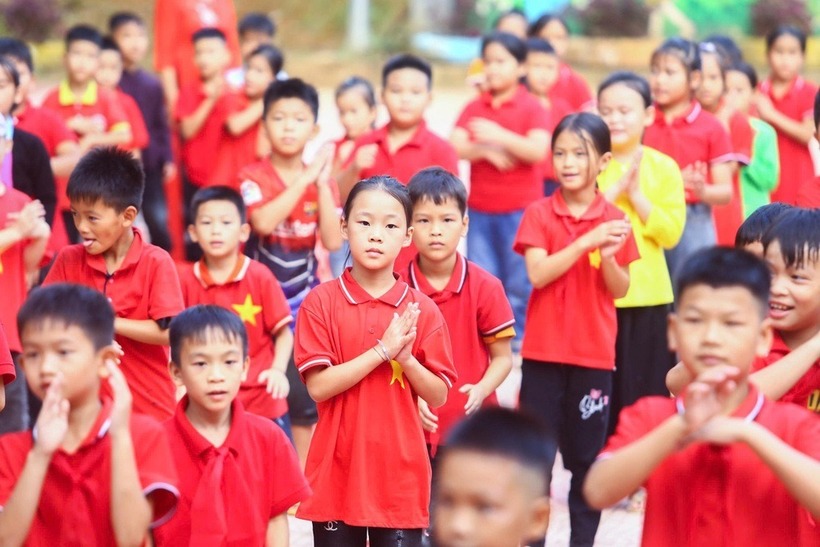 Học sinh Trường TH & THCS số 1 Phúc Khánh, Lào Cai, trong lễ khai giảng năm học mới 2025-2026. Ảnh: Dân trí