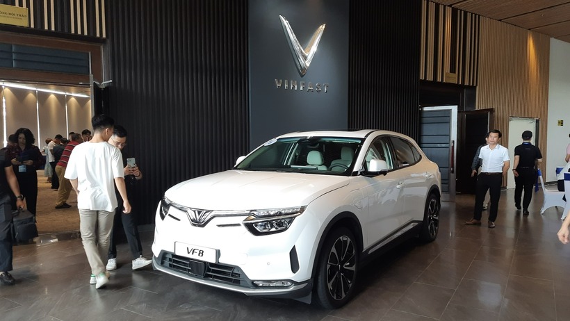 Vingroup kiện các tài khoản mạng xã hội quy chụp ô tô, xe máy điện do Công ty VinFast sản xuất là hàng Trung Quốc "đội lốt" hàng Việt Nam.