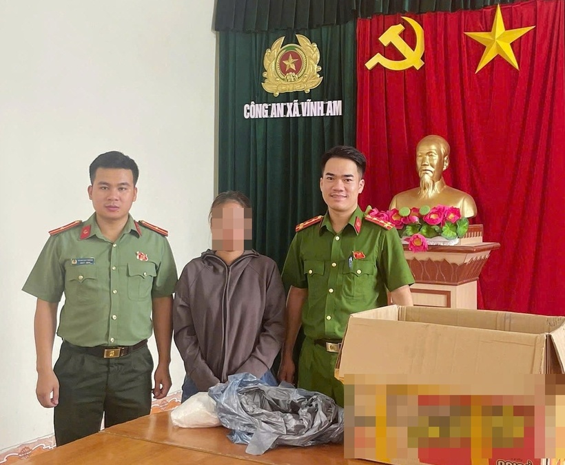 Thấy chồng chế tạo pháo, vợ mang nguyên liệu chế pháo đi nộp công an. Ảnh: Công an TP Hải Phòng.