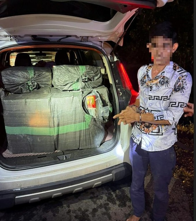 N.V.Đ cùng tang vật. Ảnh: Thanh Niên