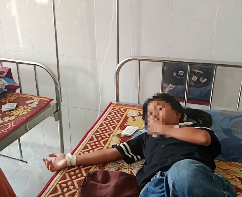 Sau bữa sáng tại trường, nhiều học sinh miền núi Quảng Trị nhập viện nghi do ngộ độc. Ảnh: Vietnamnet.