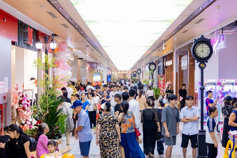 Không gian và lượng khách đông đúc tại TTTM trở thành điểm hẹn lý tưởng để thương hiệu kết nối khách hàng mục tiêu.