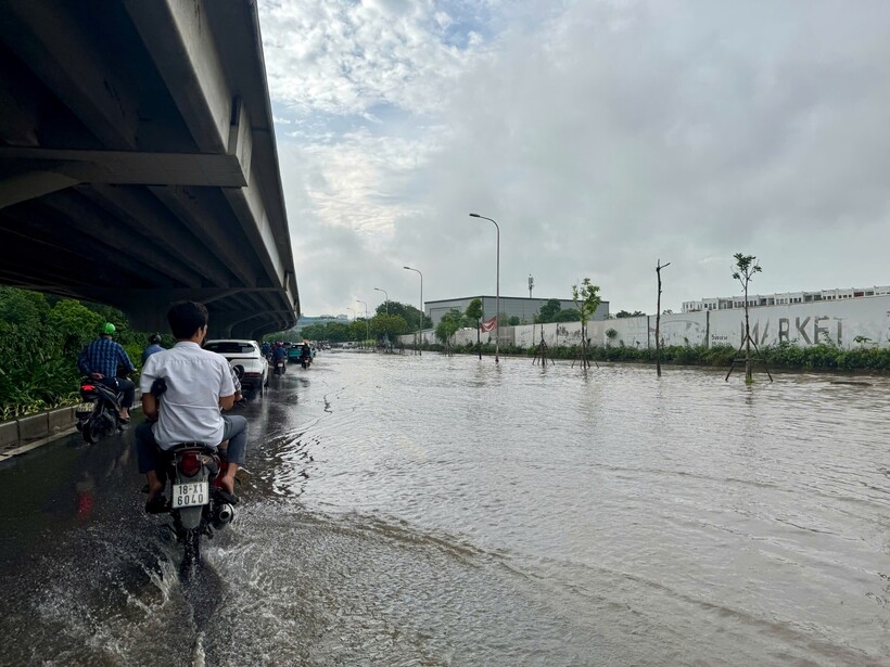 Đoạn đường Nguyễn Xiển vào sáng nay.