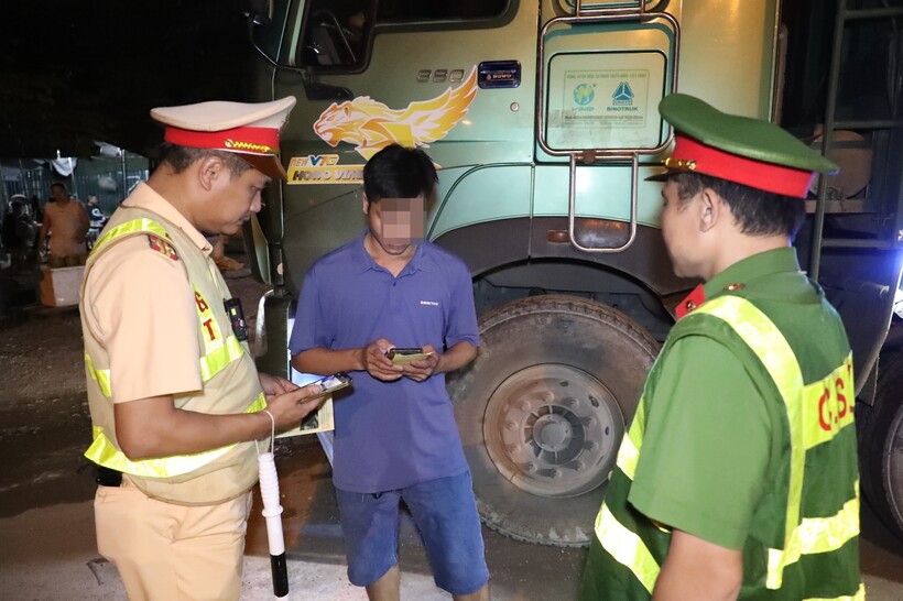 Nhiều lý do được cánh tài xế đưa ra, tuy nhiên lực lượng chức năng kiên quyết xử lý nghiêm theo quy định.