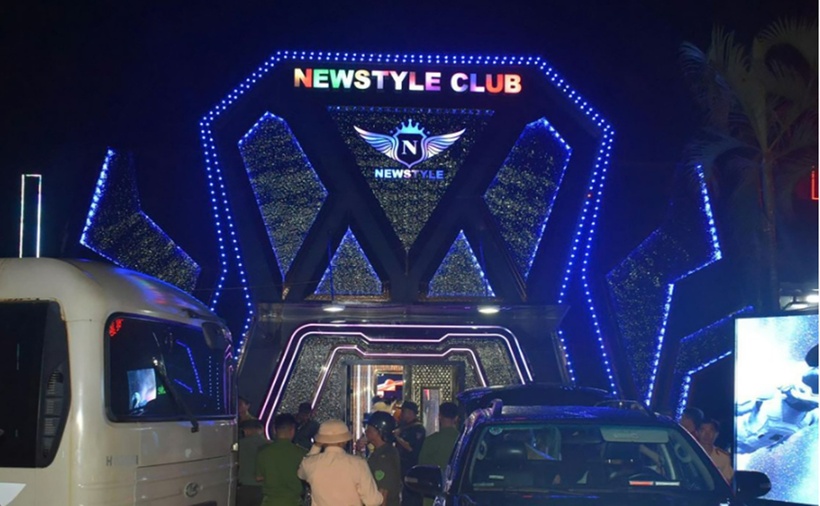 Công an có mặt tại quán bar New Style Club. (Ảnh: Công an tỉnh Hưng Yên)