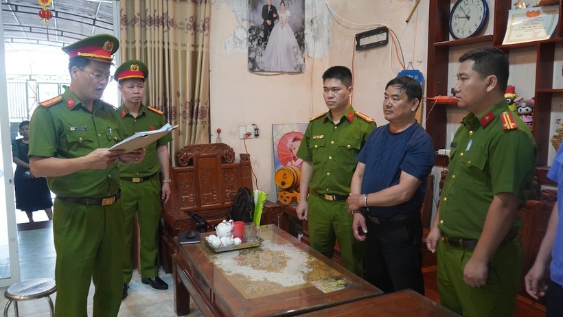 Cơ quan Cảnh sát điều tra thực hiện Lệnh khám xét nơi ở của đối tượng Nguyễn Văn Trình