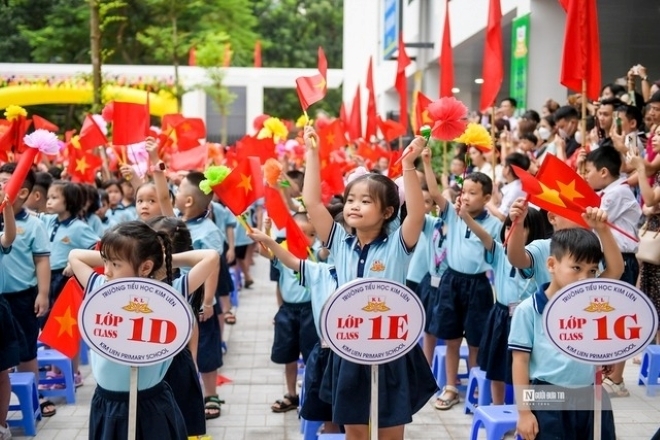 Bộ GD&ĐT yêu cầu không gộp nhiều khoản thu; không thu trước nhiều kỳ; không lợi dụng danh nghĩa ban đại diện cha mẹ học sinh để thu trái quy định (Ảnh: PT).